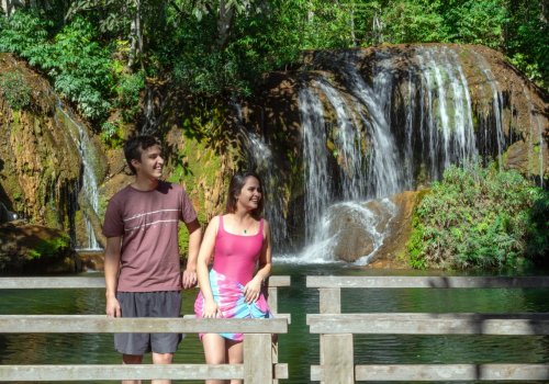 Parada para fotos na trilha do passeio de cachoeiras da Estância Mimosa