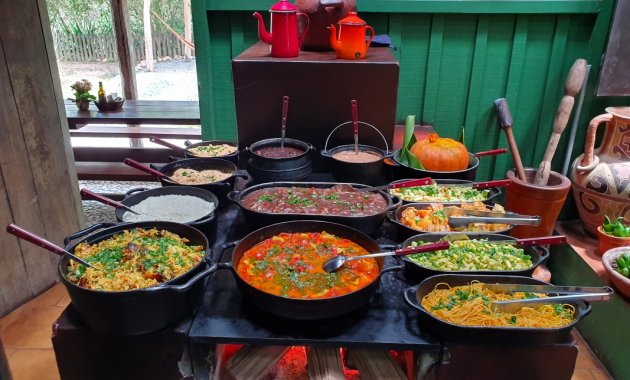 Almoço regional na Estância Mimosa