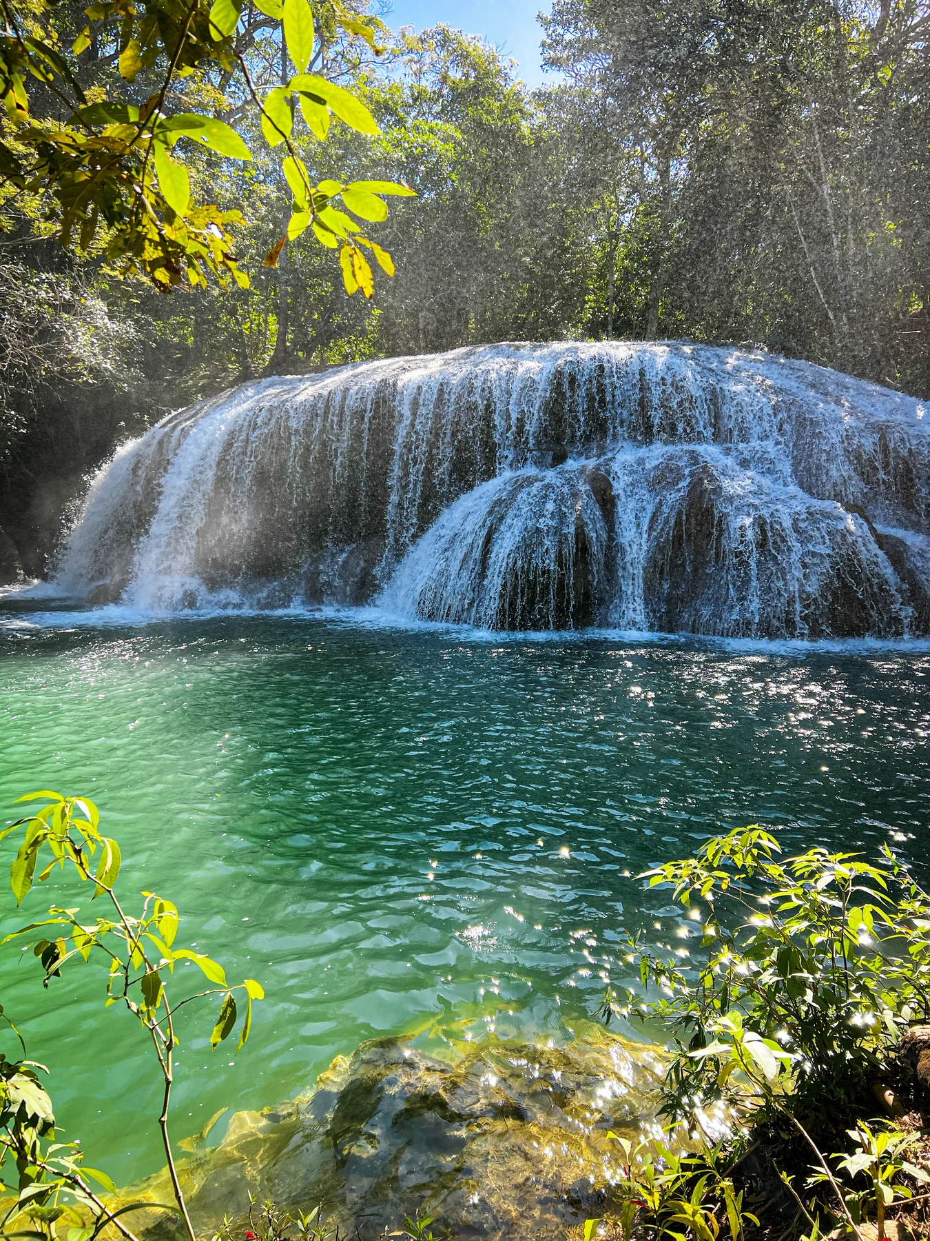 Cachoeira e piscina natural — Estância Mimosa.