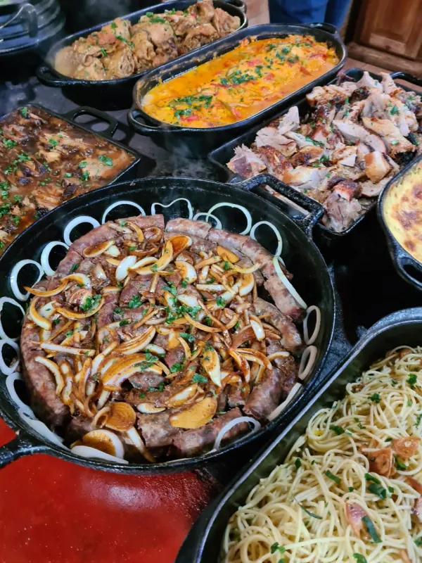 Mesa de almoço regional · Rio da Prata Mesa de almoço regional — Rio da Prata.