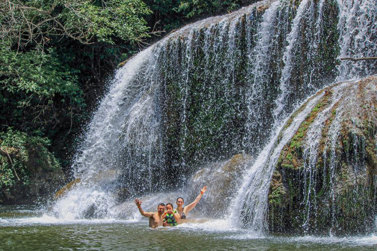 A Estância Mimosa está no roteiro de viagem em família, inclusive para crianças a partir de 3 anos de idade.  Com segurança e tranquilidade é possível aproveitar as cachoeiras do Rio Mimoso.