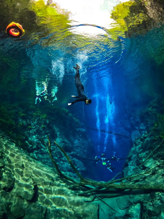 The sensation of floating in such transparent waters over an abyss feels like flying, as if you are suspended in the air.